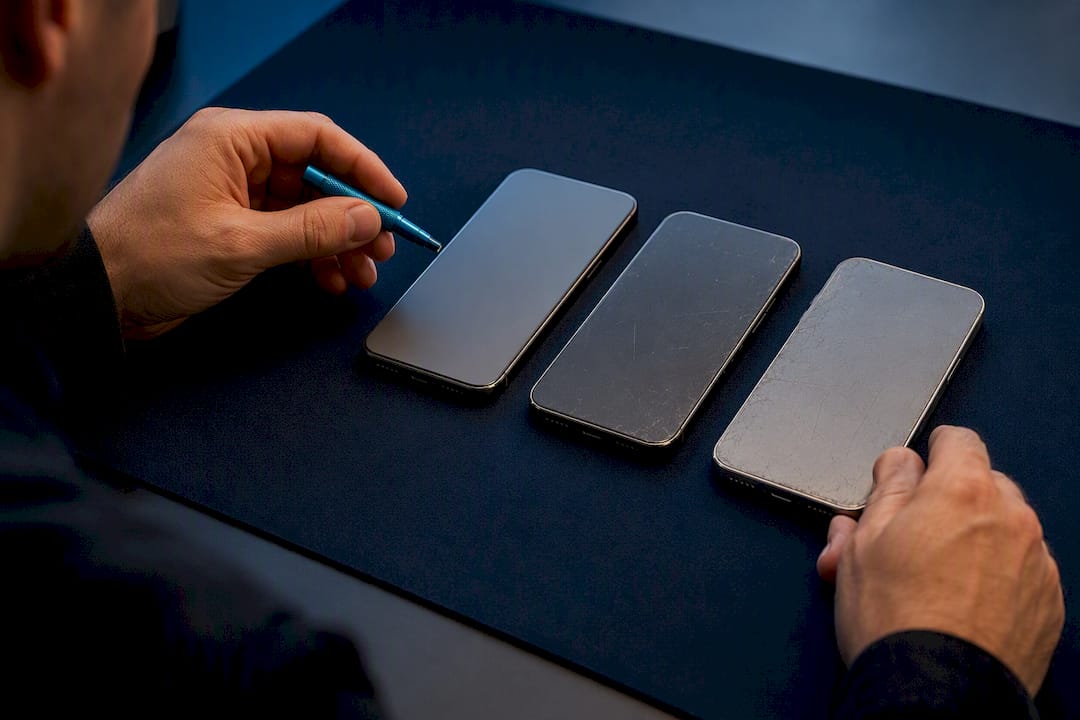 Grader comparing anonymized phone cosmetic conditions